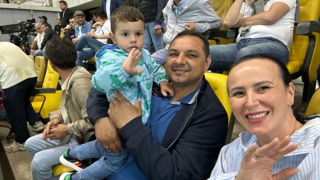 Ne Rugăm pentru Minunea Lui