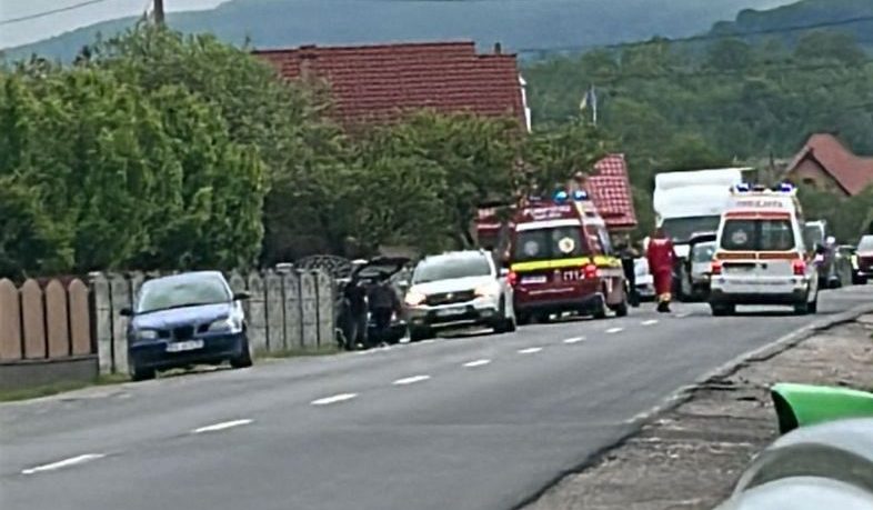 Coliziune Între Trei Autoturisme pe DN 10 la Întorsura Buzăului din Cauza unei Depășiri Neregulamentare